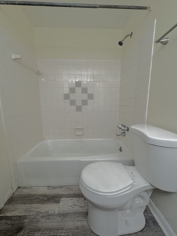 OH_AM_411-415 Grandin Avenue - Photo 4 of 6