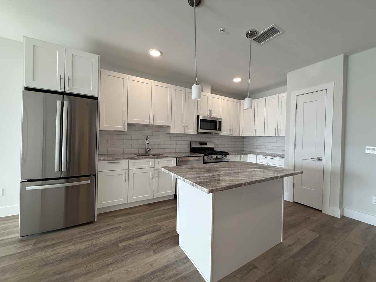 228 Park Avenue - Photo 7 of 47