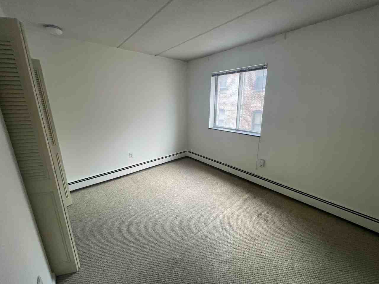 85 Gardner St - Photo 4 of 11