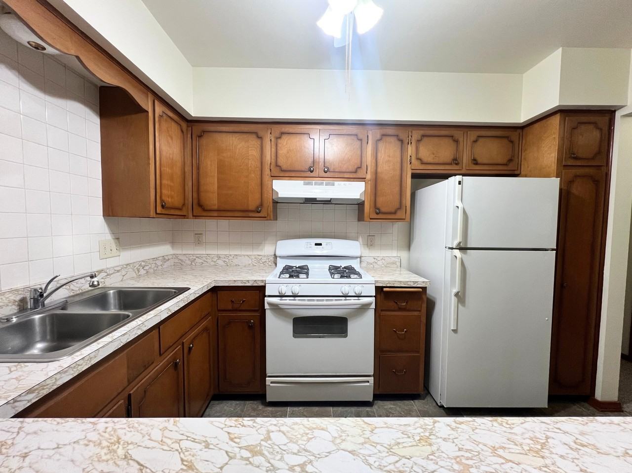 Carlson - Photo 7 of 11