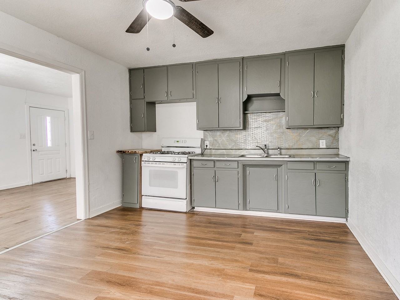 1321 Bellevidere Dr #1 - Photo 7 of 11