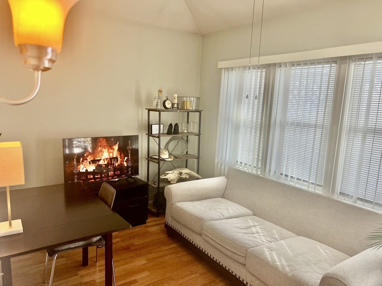 3647 N Newland Avenue - Coach House - Photo 4 of 28