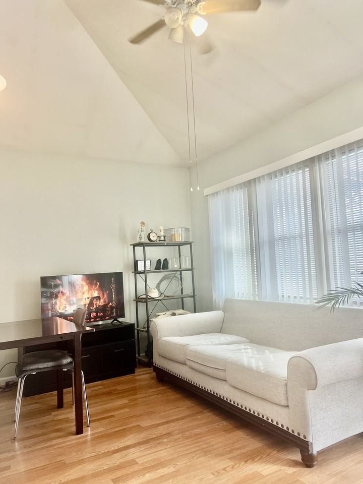 3647 N Newland Avenue - Coach House - Photo 5 of 28