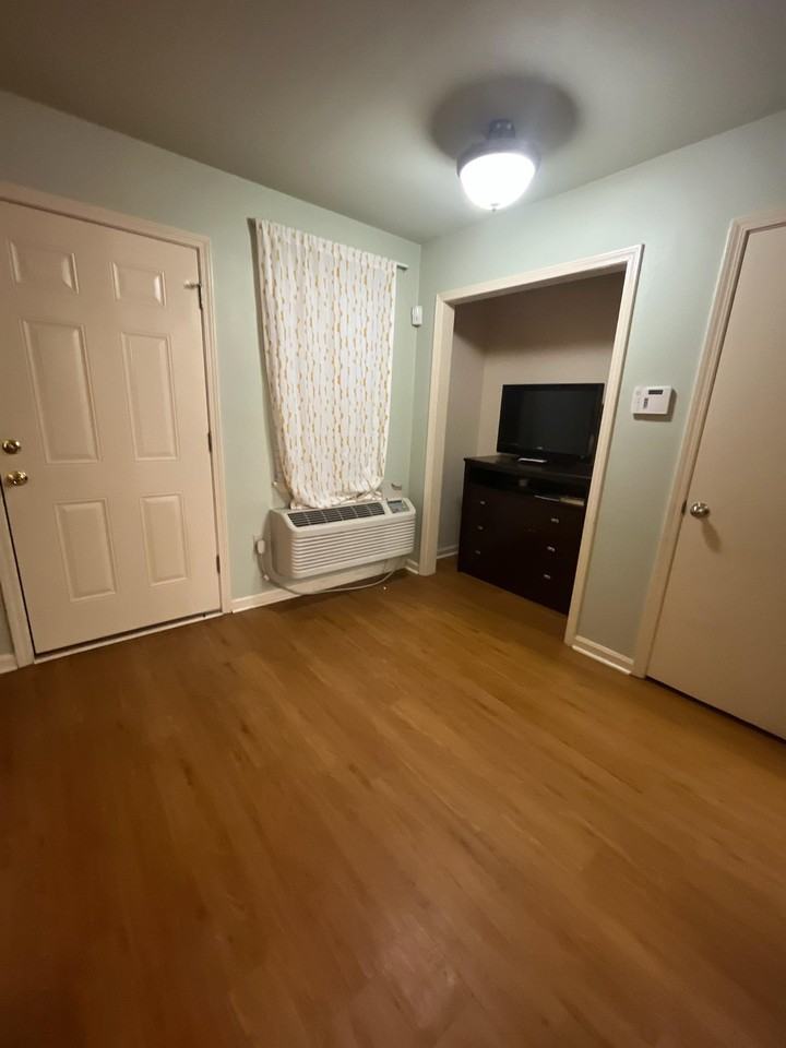 121 North Jackson Street - Photo 2 of 12