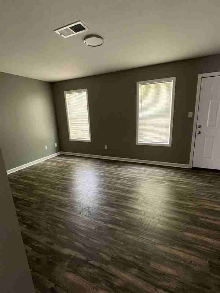 155 E Thomas Street - Photo 5 of 7