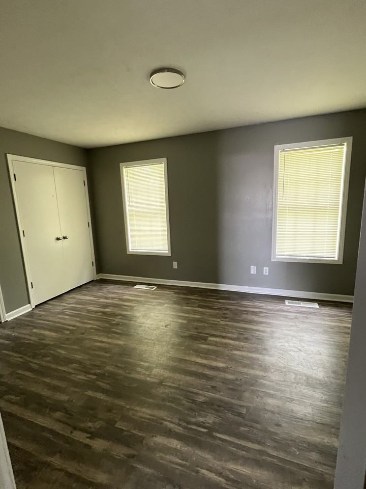 155 E Thomas Street - Photo 6 of 7