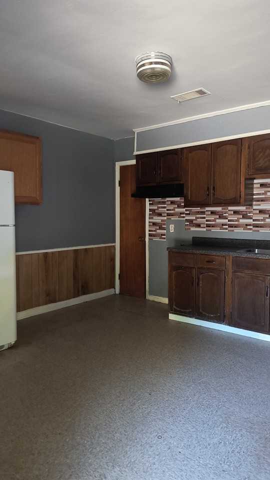 901 East 29th Avenue - Photo 3 of 12