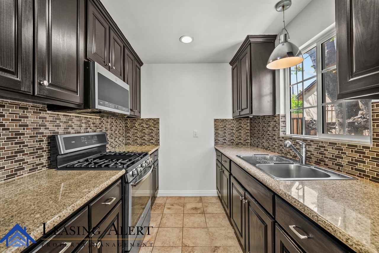 7800 Lindley Ave #1 - Photo 4 of 20