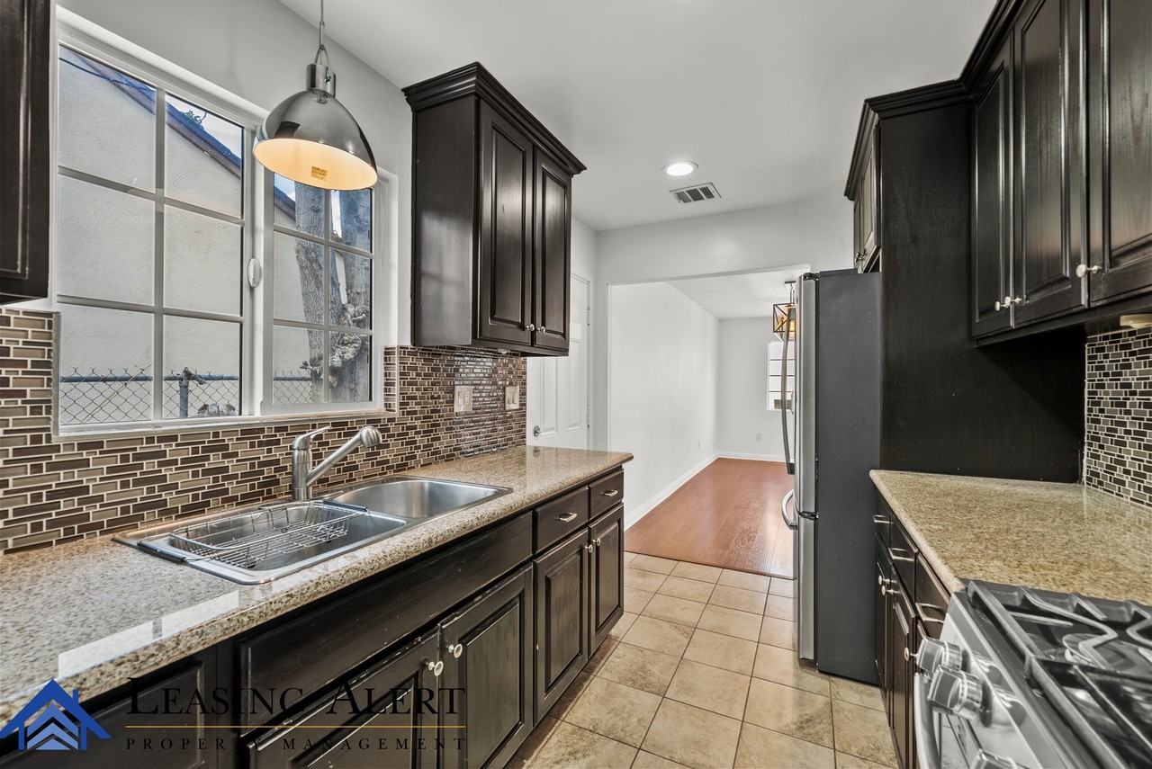 7800 Lindley Ave #1 - Photo 5 of 20