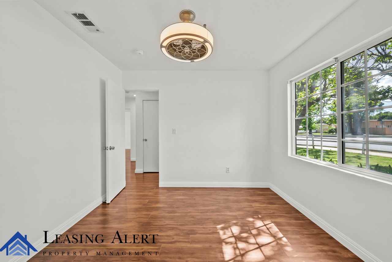 7800 Lindley Ave #1 - Photo 6 of 20