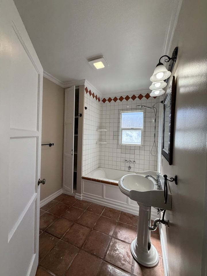 3111 W Jeffries Ave #1 - Photo 6 of 17