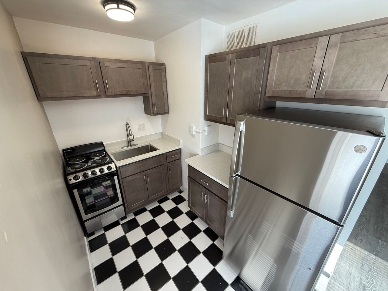 Sixteen53 Prospect Avenue - Photo 6 of 20