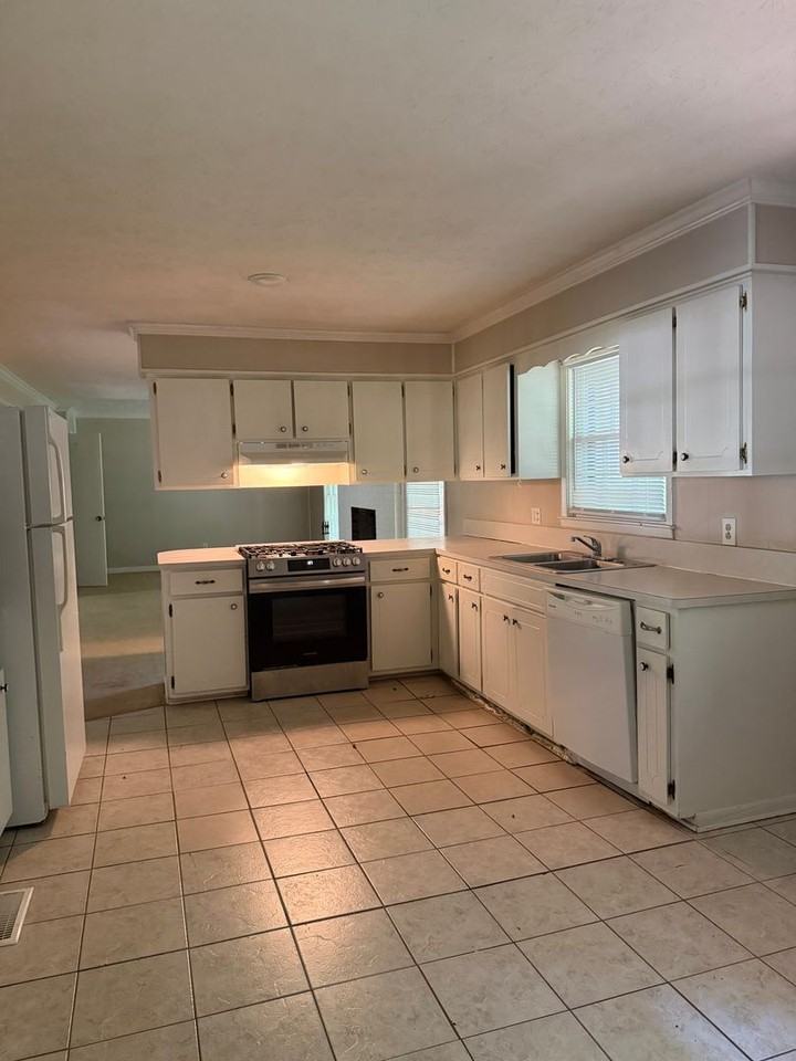 1212 Old Mill Rd - Photo 4 of 19