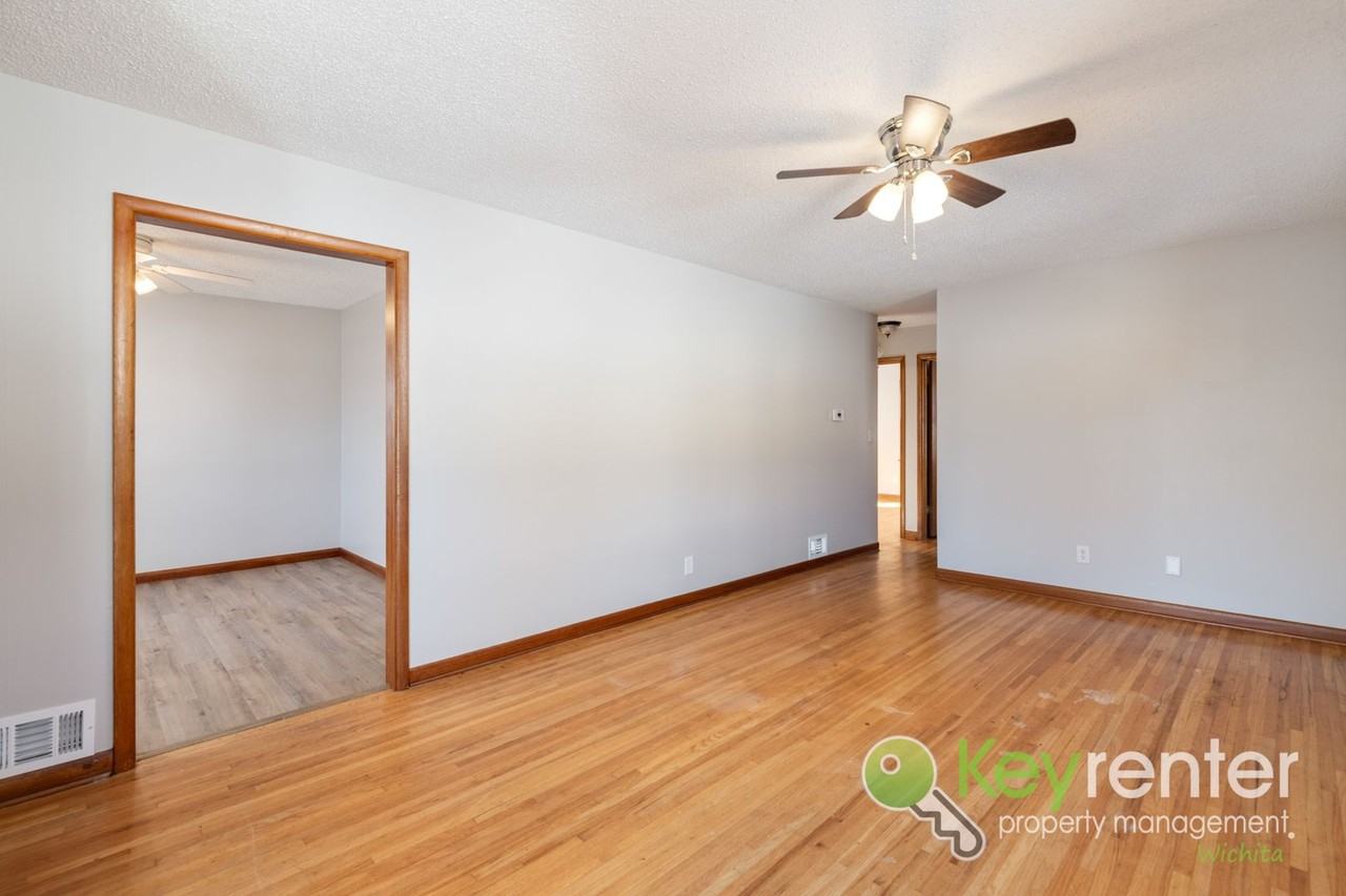 3537 S Bennett Ave - Photo 3 of 13