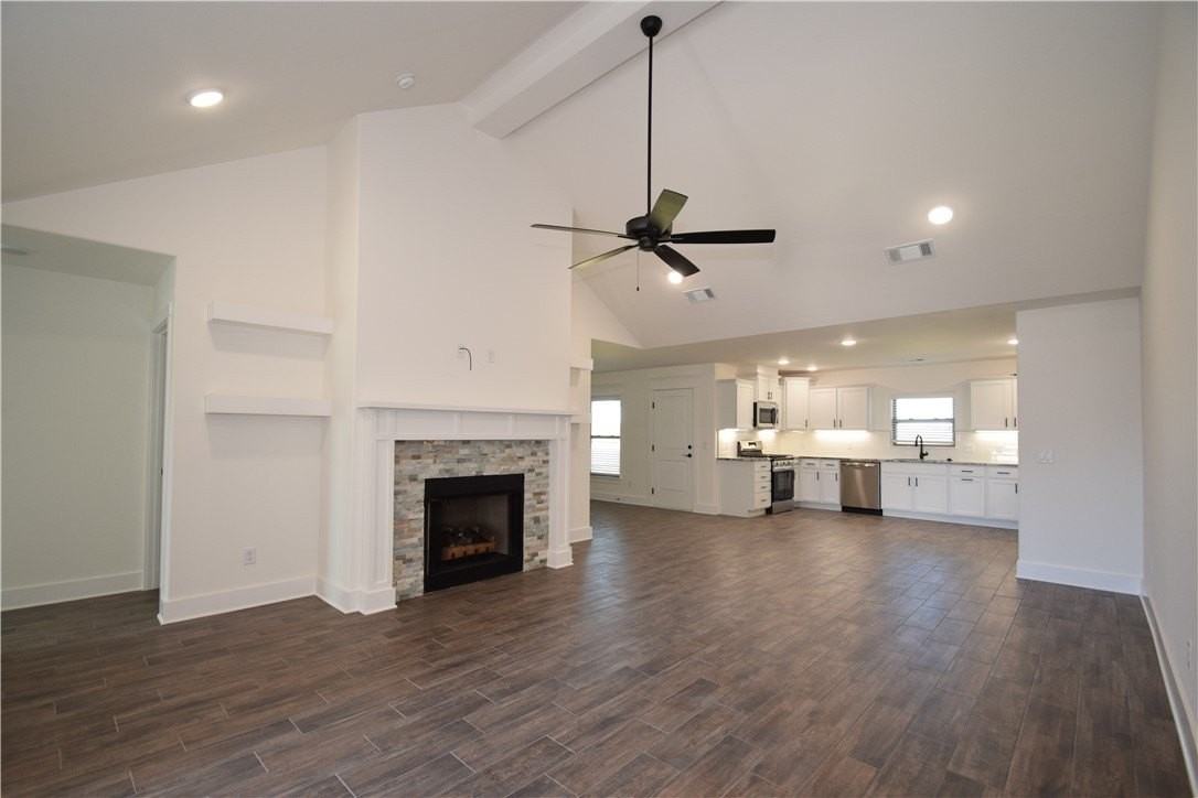 320 Palm St - Photo 2 of 17