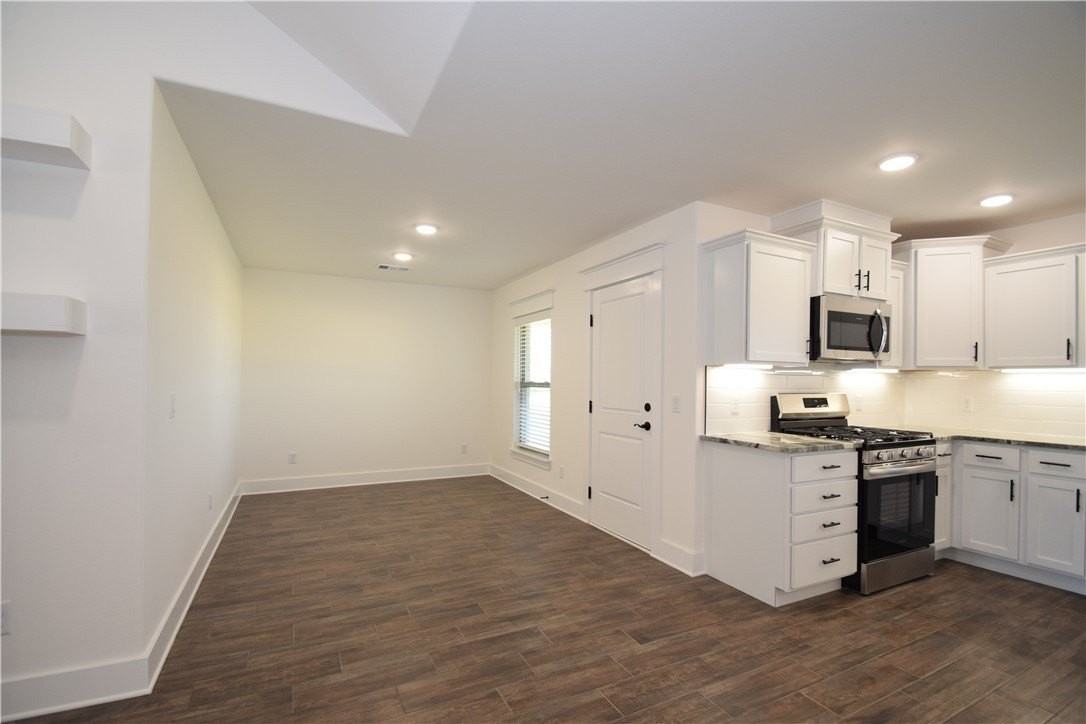 320 Palm St - Photo 4 of 17