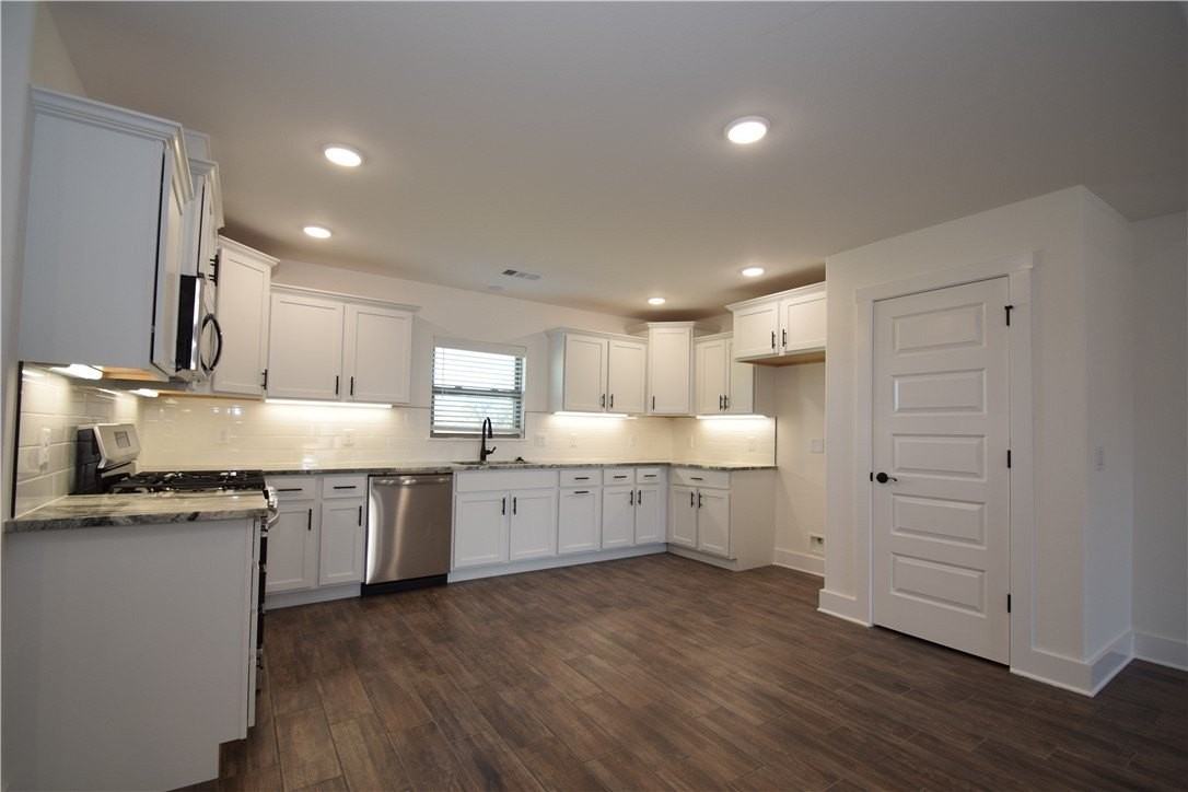 320 Palm St - Photo 5 of 17