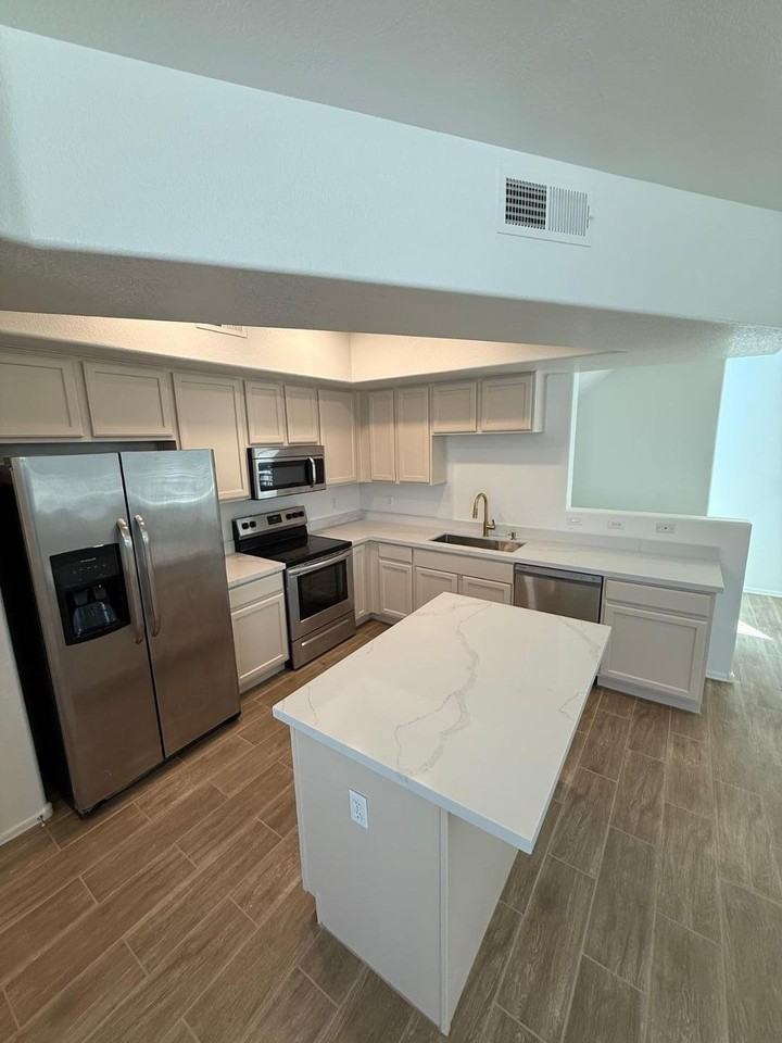 2150 W Alameda Rd #1031 - Photo 5 of 43
