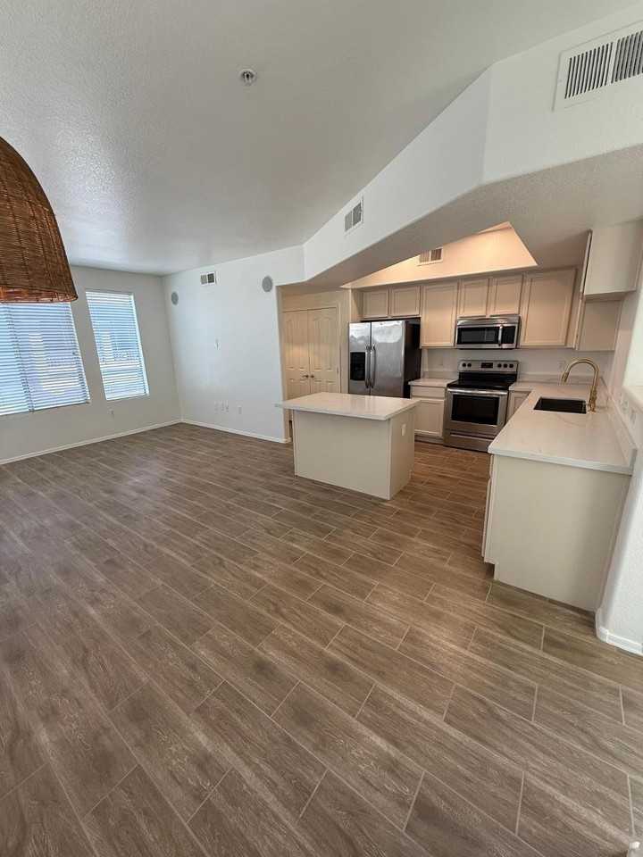 2150 W Alameda Rd #1031 - Photo 7 of 43