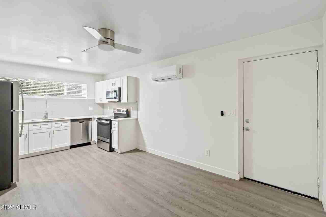 1707 N 18th St #B7 - Photo 3 of 14