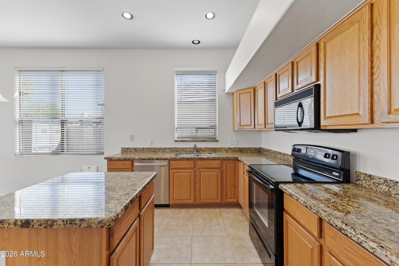 6586 W Oraibi Dr - Photo 3 of 33