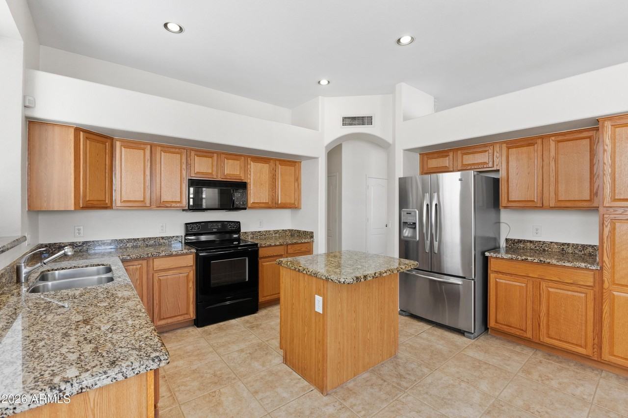 6586 W Oraibi Dr - Photo 4 of 33