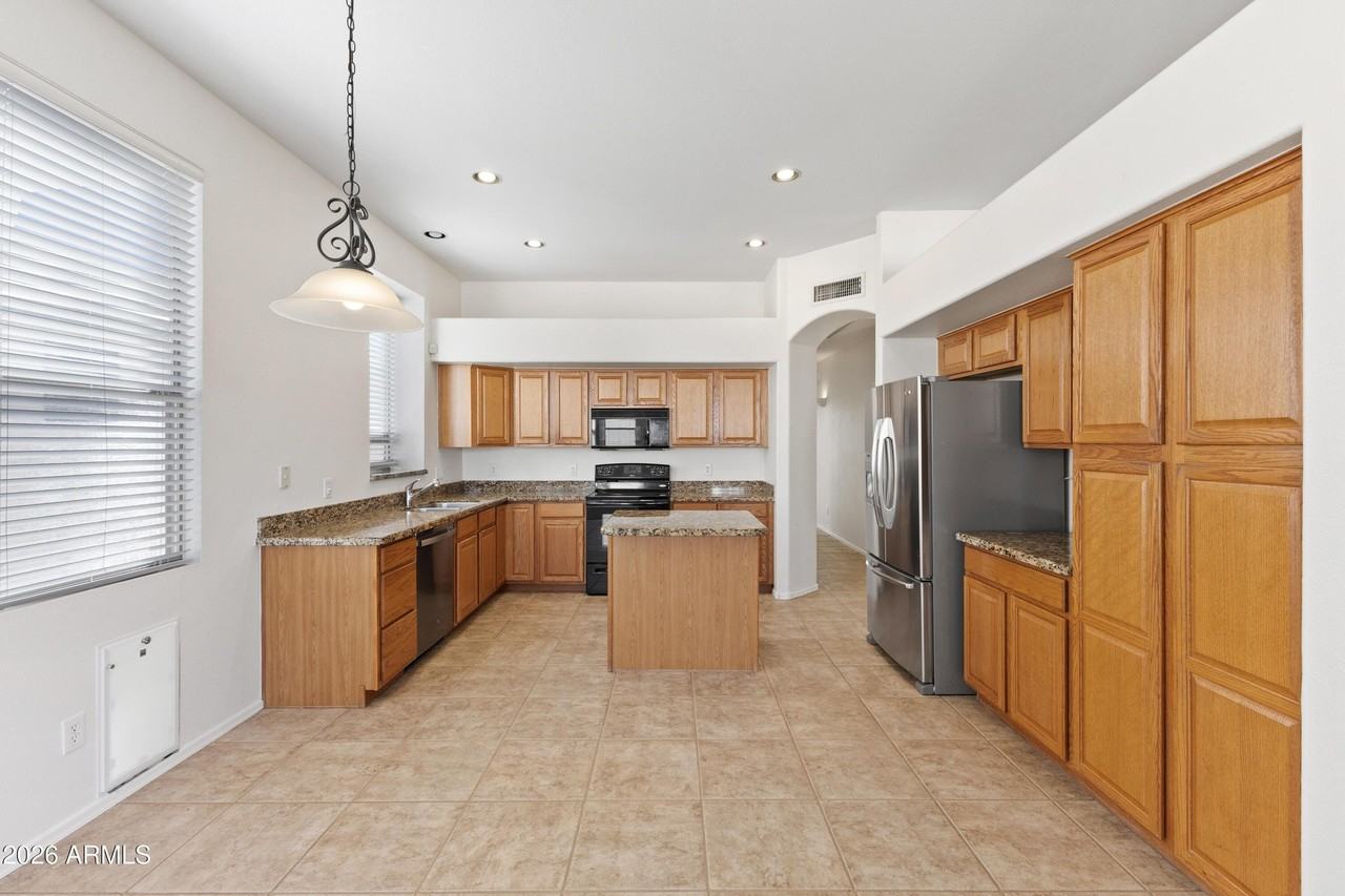 6586 W Oraibi Dr - Photo 5 of 33