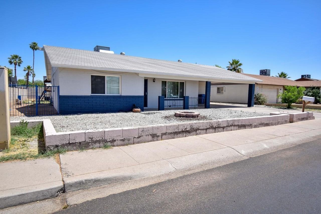 6819 N 64th Ave - Photo 4 of 23