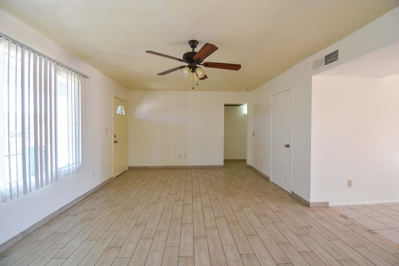 6819 N 64th Ave - Photo 6 of 23