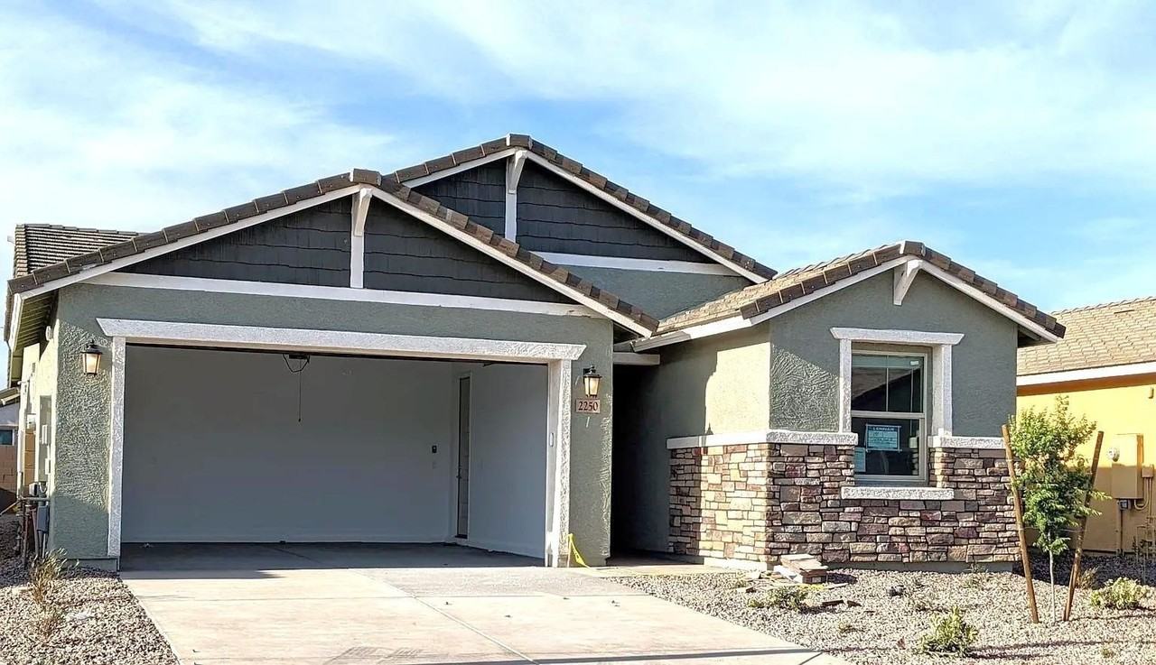 2250 E Kelly Dr - Photo 2 of 35