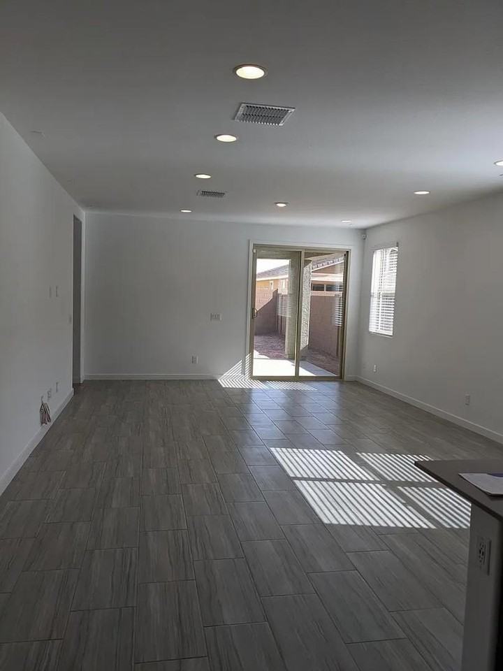 2250 E Kelly Dr - Photo 4 of 35