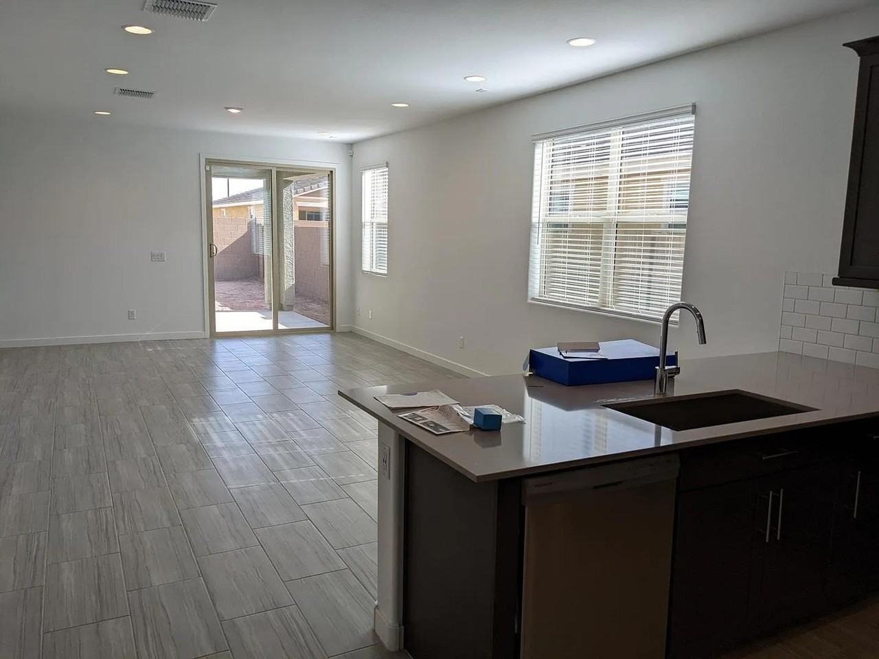 2250 E Kelly Dr - Photo 7 of 35