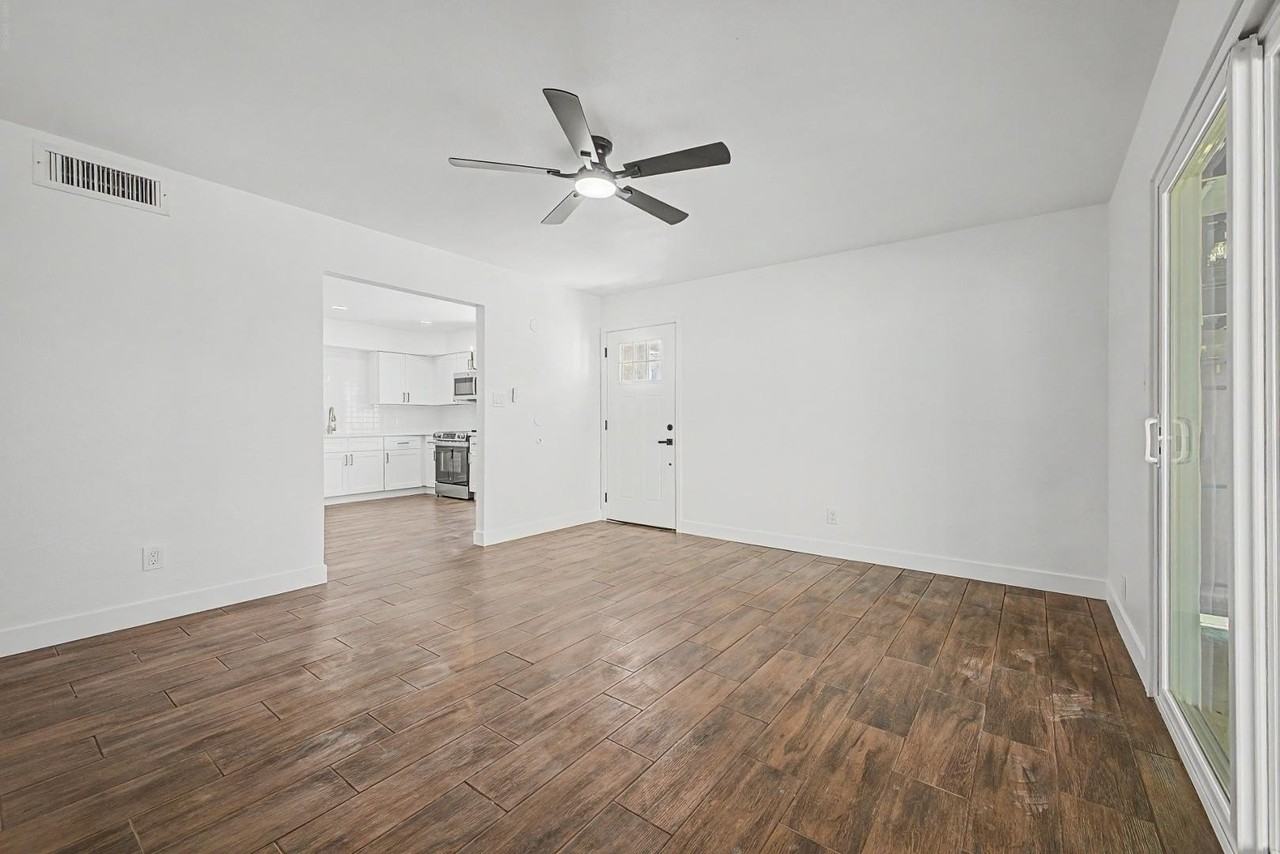 4127 N 106th Ave - Photo 5 of 30