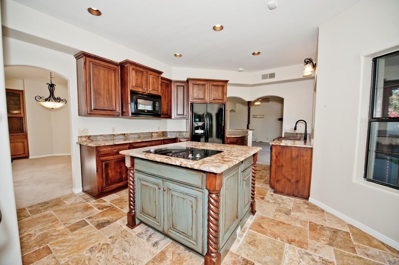 2322 S Rogers #4 - Photo 3 of 40