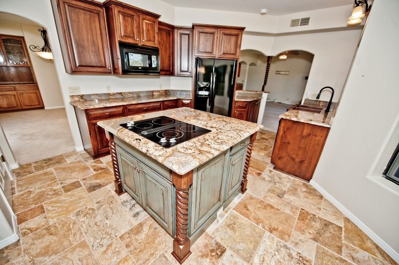 2322 S Rogers #4 - Photo 5 of 40