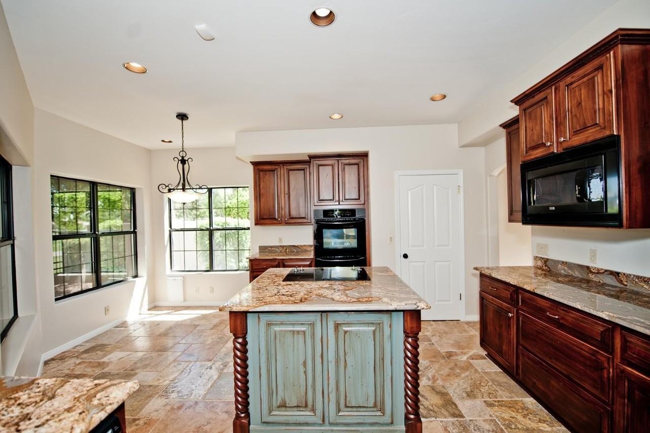 2322 S Rogers #4 - Photo 6 of 40