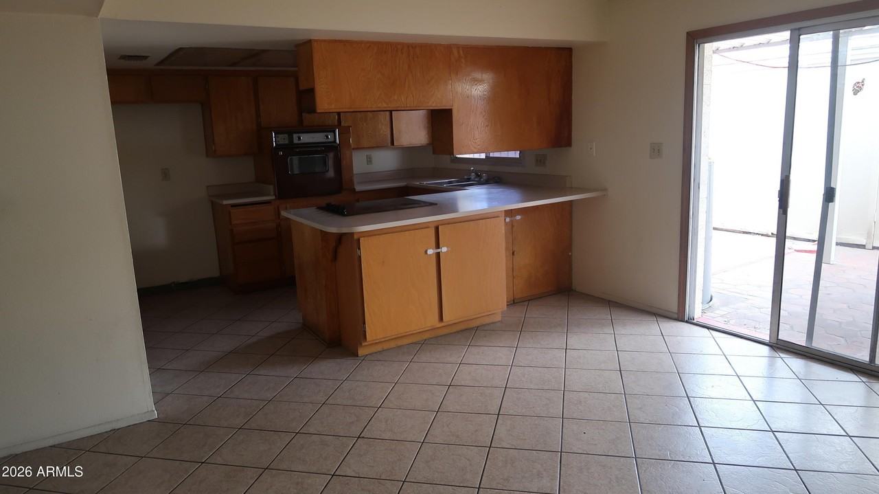 1627 W Hazelwood St - Photo 6 of 24