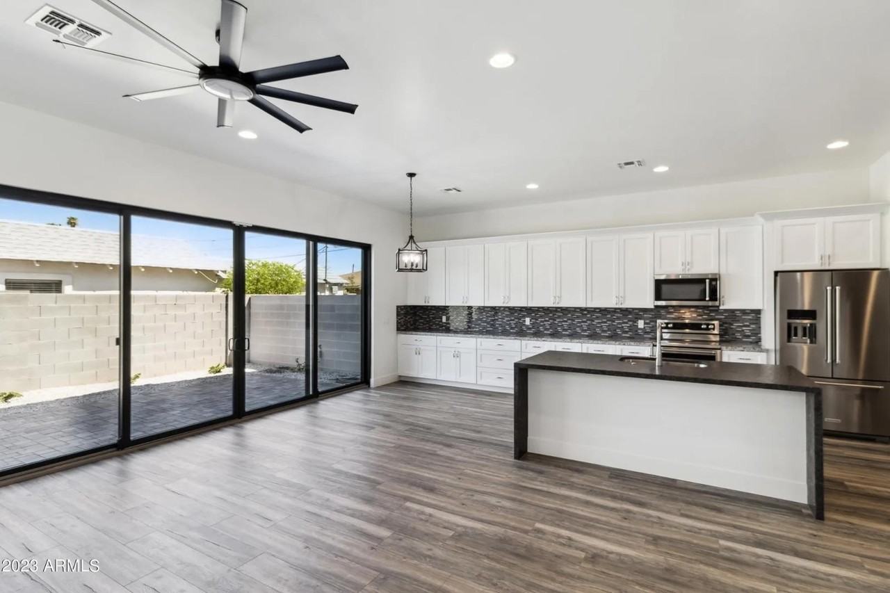 902 W Hazelwood St #B - Photo 5 of 36