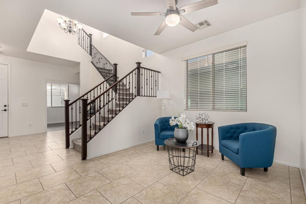 390 W Wisteria Pl - Photo 5 of 38