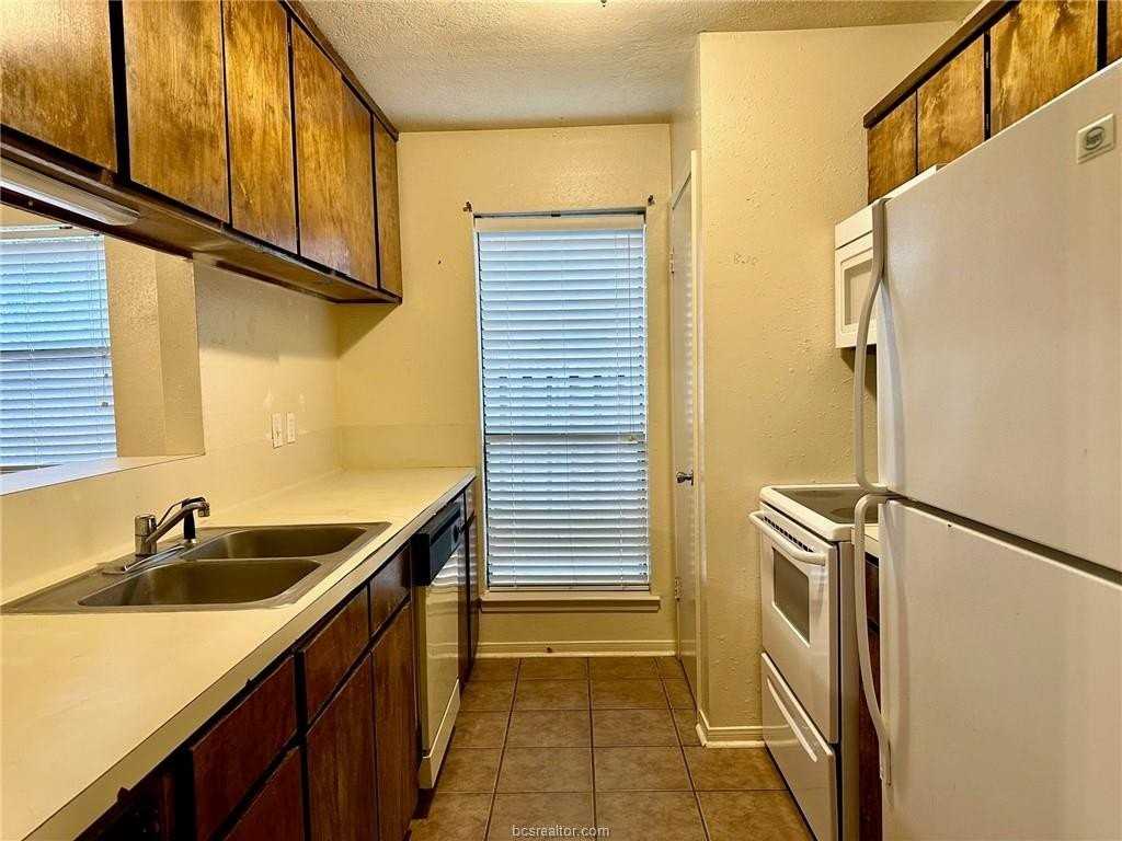 706 Cross Timbers Dr - Photo 2 of 13