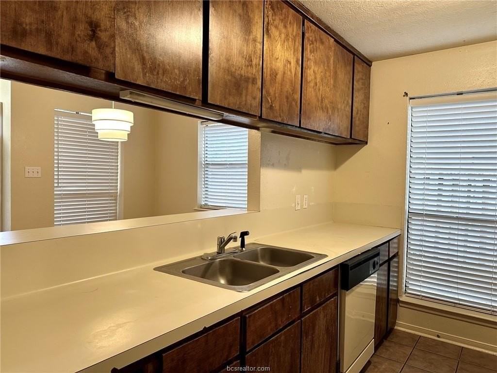 706 Cross Timbers Dr - Photo 3 of 13