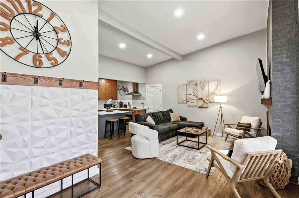 402 Williamson Dr - Photo 4 of 25