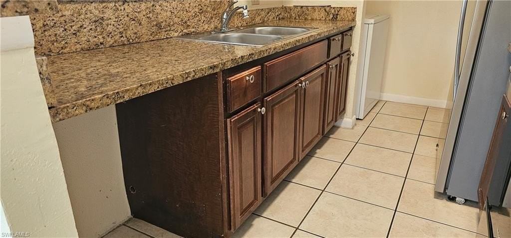 2865 Winkler Ave Apt 416 - Photo 3 of 7