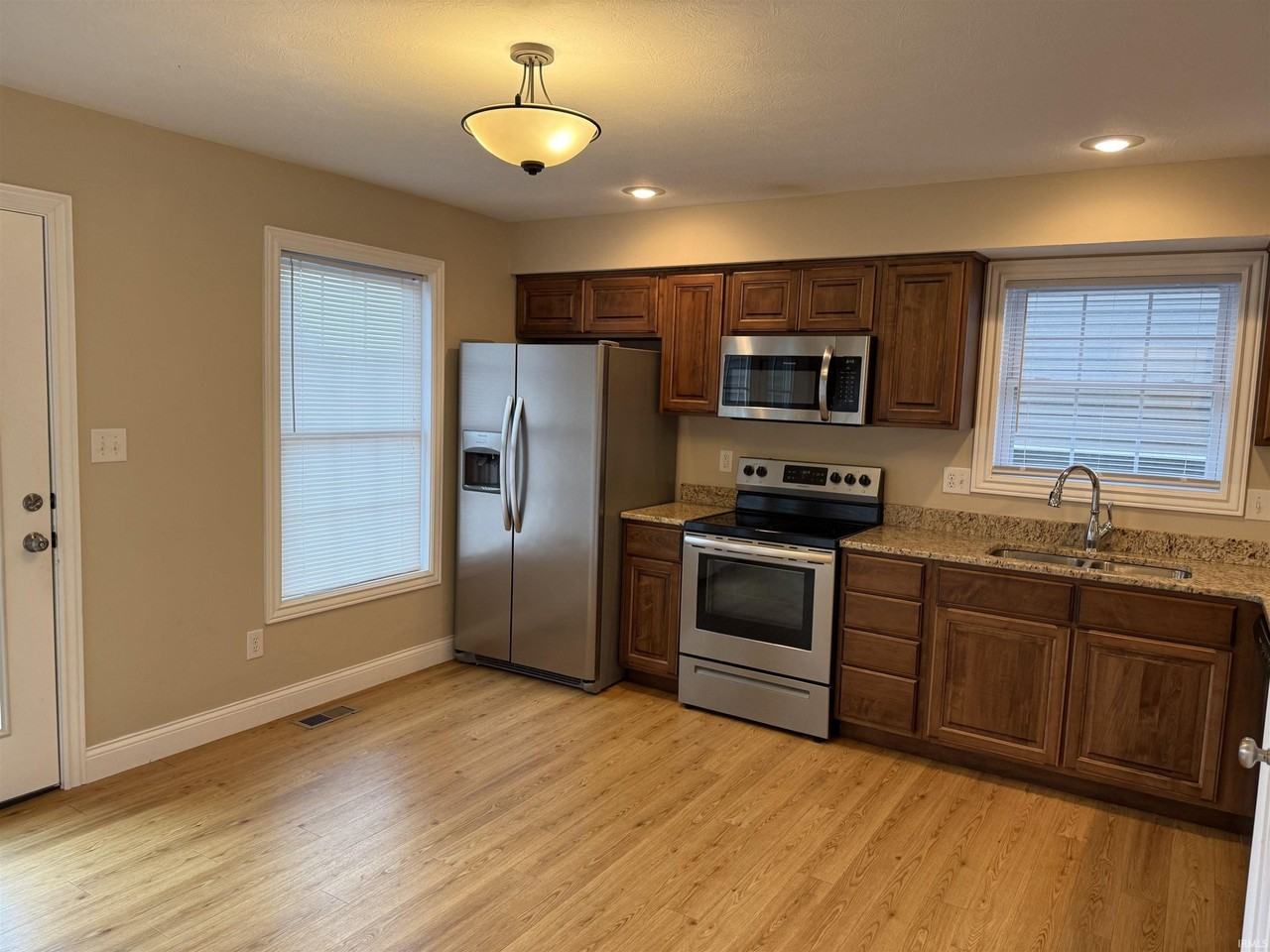 1763 W Victoria Ln - Photo 2 of 11