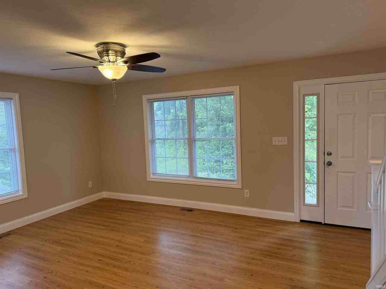 1763 W Victoria Ln - Photo 3 of 11