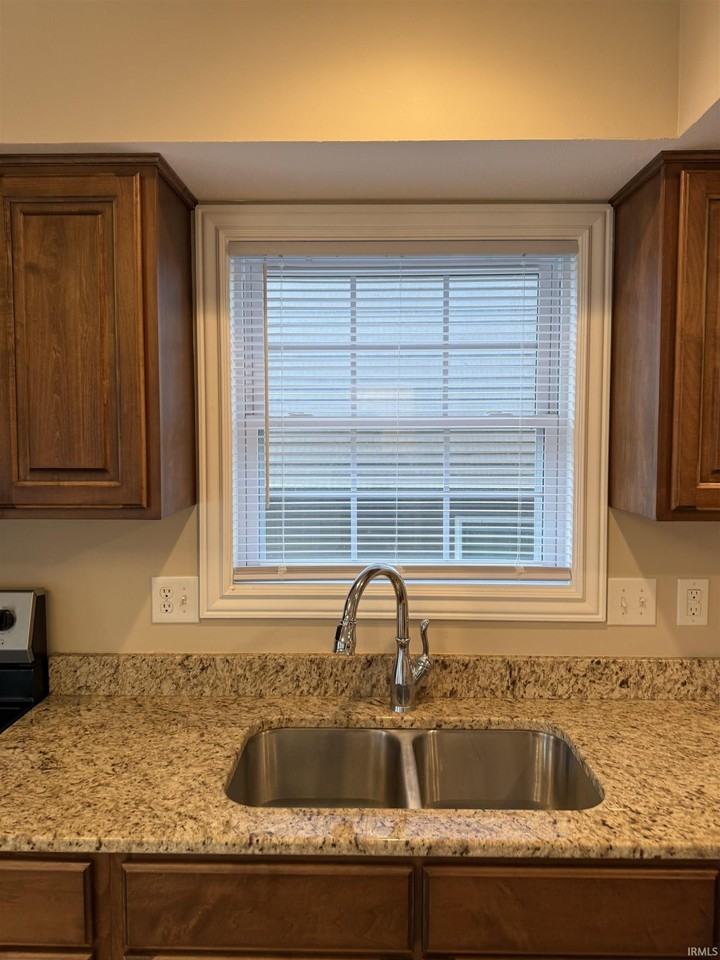 1763 W Victoria Ln - Photo 4 of 11