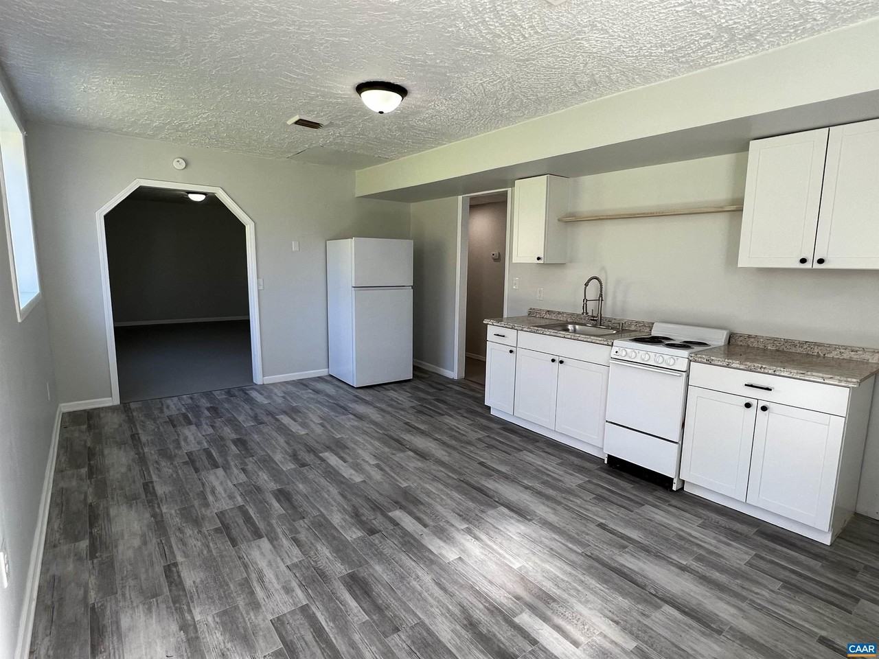 1307 King St #B - Photo 4 of 30