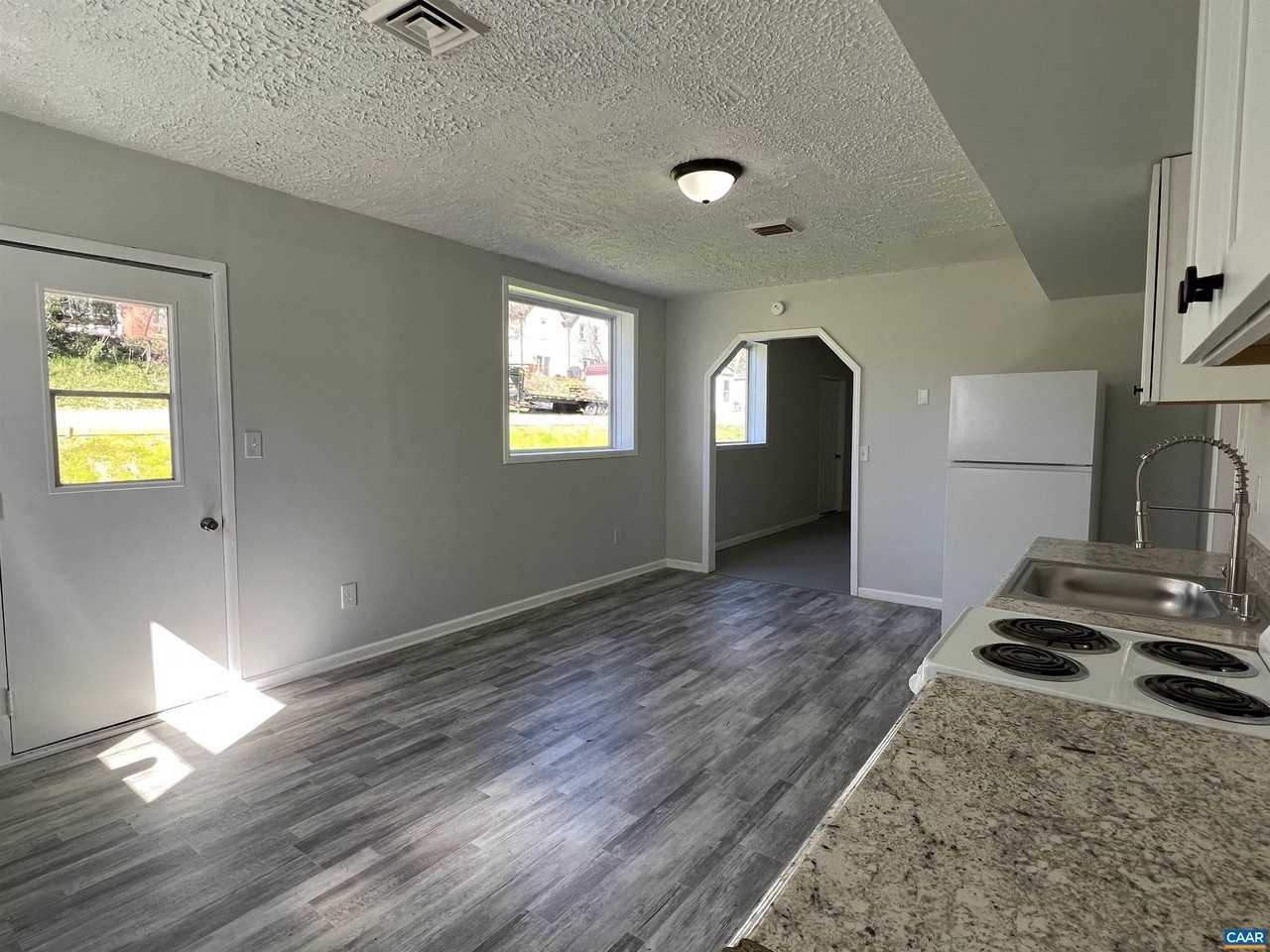 1307 King St #B - Photo 7 of 30