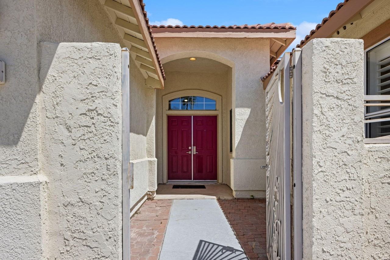 37762 Drexell Dr - Photo 5 of 37