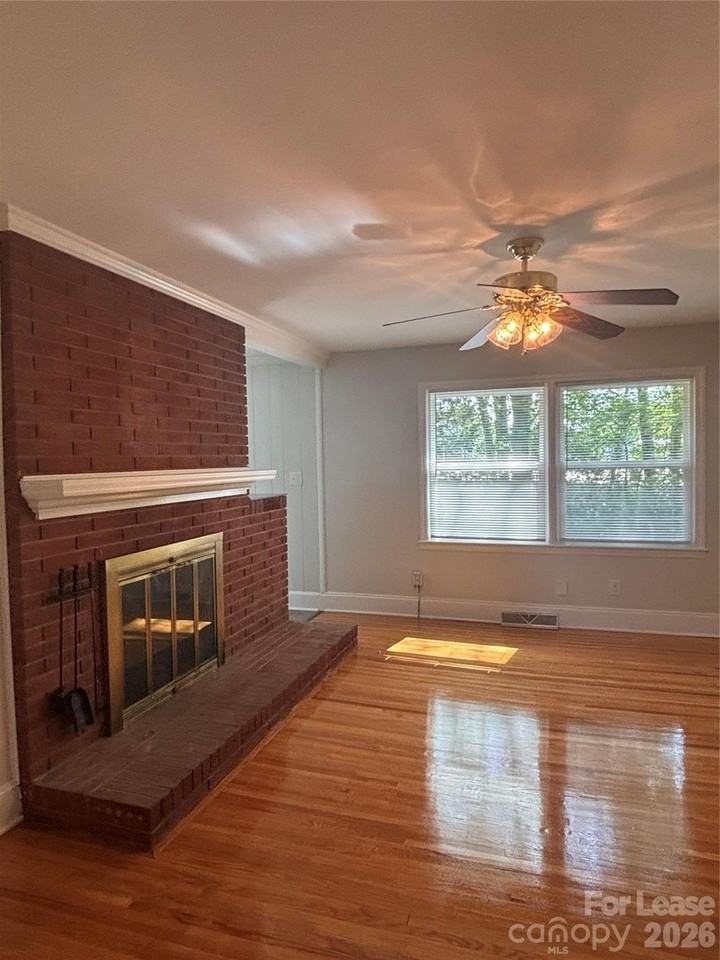 1400 Hillwood Ct - Photo 2 of 14